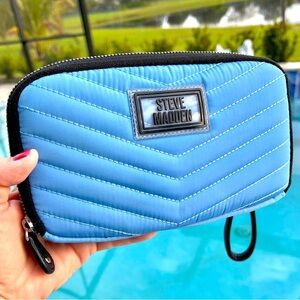 Steve Madden EUC Wristlet/wallet blue Quilted